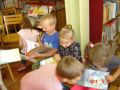 przedszkolaki w bibliotece/motylki